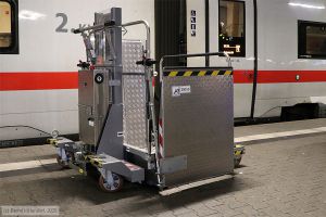 Ein Hublift in Mannheim Hauptbahnhof Ein Hublift in Mannheim Hauptbahnhof