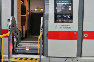 Hublift in einem Zug des Typs ICE 3neo der DB Hublift in einem Zug des Typs ICE 3neo der DB